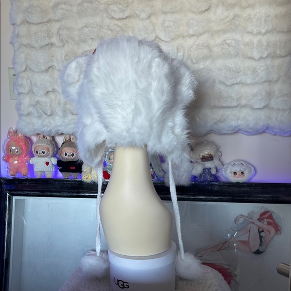 White Furry Hat with Red Bow cat ears hello kitty but not by Sanrio NWOT - Picture 5 of 8